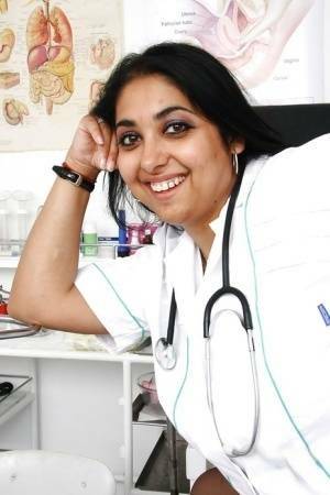 Fat Indian nurse Alice flashing upskirt underwear in hospital - India on leakfanatic.com