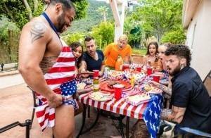 It's the 4th of July and Draven Navarro and his wife Rose Lynn are having a on leakfanatic.com
