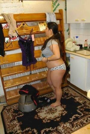 Fat amateur Kimberly Scott changes into lingerie inside a XXX store on leakfanatic.com