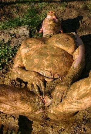 Thick amateur Mary Bitch drinks her own pee while playing in mud like a sow on leakfanatic.com