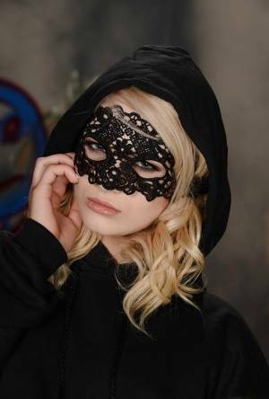 Masked blonde teen Aubrey Gold posing perfectly toned body in lingerie on leakfanatic.com