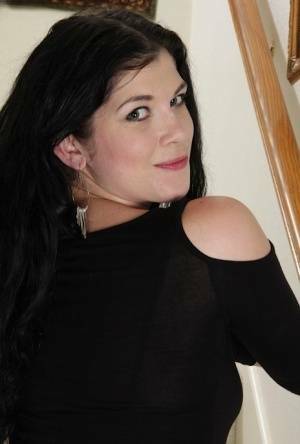 Fascinating milf with gorgeous titties Veronica Stewart enjoys posing on leakfanatic.com