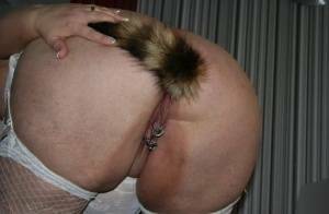 Fat UK woman Lexie Cummings shows her pierced cunt while sporting a butt plug - Britain on leakfanatic.com