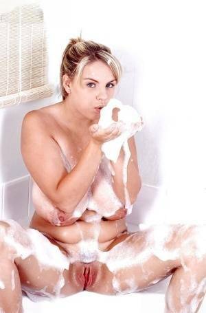 Plump Euro babe Kelly Kay soaps up huge pornstar juggs in bathtub on leakfanatic.com
