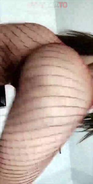 Suttin Suicide booty teasing snapchat premium xxx porn videos on leakfanatic.com