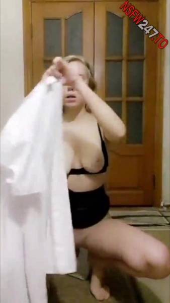 Daisy Shai striptease & pussy play on the floor snapchat premium xxx porn videos on leakfanatic.com