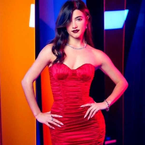 Charli D’Amelio Red Carpet Beauty Xmas Dress Gown Set  - Usa on leakfanatic.com