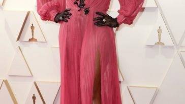 Serena Williams Poses on the Red Carpet at the 94th Annual Academy Awards on leakfanatic.com