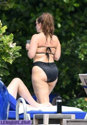  Ashley Graham Shows Huge Butt In Bikini on leakfanatic.com