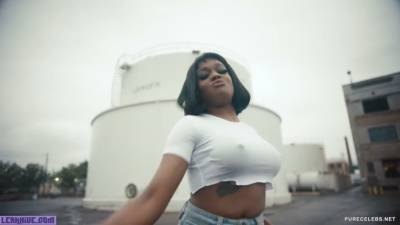  Azealia Banks Pokies And Looking Hot In Music Clip Anna Wintour (2018) on leakfanatic.com