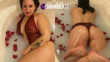 Daisyjacobs big size slut onlyfans  on leakfanatic.com