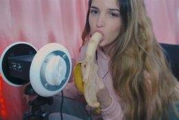 Luz ASMR Eating A Banana Video on leakfanatic.com