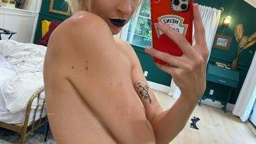Gabbie Hanna Flashes Her Nude Tits on leakfanatic.com