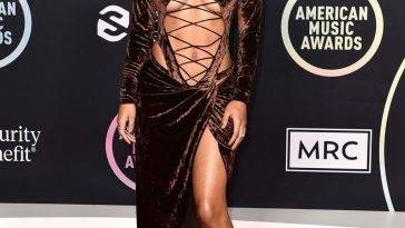 Halle Bailey Shows Off Her Sexy Tits at the American Music Awards - Usa on leakfanatic.com