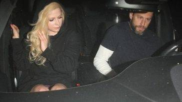 Avril Lavigne Upskirt on leakfanatic.com