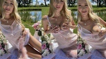 GwenGwiz  Nude Picnic Photos on leakfanatic.com