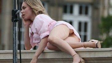 Amanda Seyfried Upskirt on leakfanatic.com