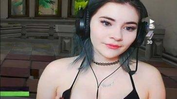 Cloveress ASMR Nipple Tease (1 pic 1 gif) on leakfanatic.com