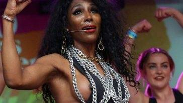 Sinitta Nude Nipples While Stage Performance on leakfanatic.com