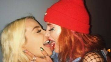 Tana Mongeau Kissing Bella Thorne (3 pics) on leakfanatic.com