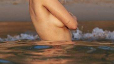 Abigail Dahlkemper Nude & Sexy on leakfanatic.com