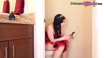 Ellie Idol prom queen struggles on the toilet xxx premium porn videos on leakfanatic.com