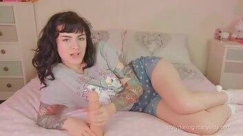 Molly darling little sister gives you a helping hand xxx video on leakfanatic.com