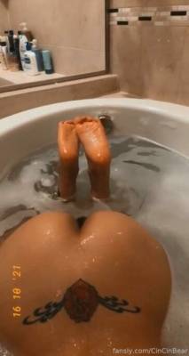 Cincinbear Nude Bath Onlyfans Video  on leakfanatic.com