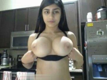 Mia Khalifa Tit Flash Cooking Onlyfans Video Leaked - Usa on leakfanatic.com