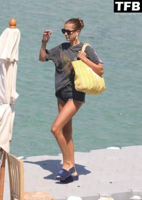 Nicole Poturalski is Spotted with Nico Schulz Out in Mykonos on leakfanatic.com
