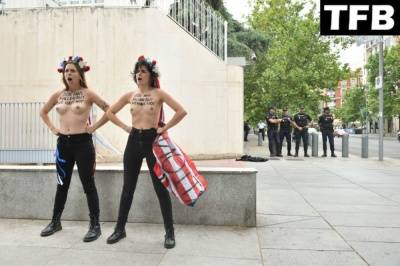 Femen Takes Action to Mark the Repeal of the Law Eliminating Abortion Rights in the U.S. on leakfanatic.com