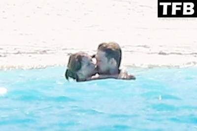 Taylor Swift & Joe Alwyn Take Their Love on a Romantic Trip to the Bahamas on leakfanatic.com