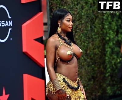 Summer Walker Flaunts Her Big Boobs at the 2022 BET Awards in LA on leakfanatic.com