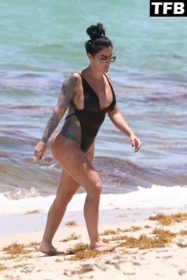 Alysia Magen Shows Off Her Curves While Enjoying a Sunny Day at the Beach in Miami Beach on leakfanatic.com