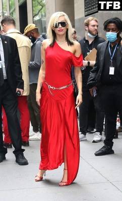 Miley Cyrus Looks Hot in Red as She Attends the 2022 NBCUniversal Upfront in New York - New York on leakfanatic.com