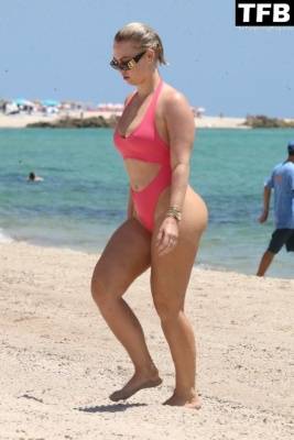 Bianca Elouise Displays Her Curves on the Beach in Miami on leakfanatic.com