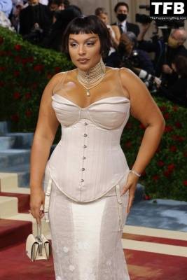 Paloma Elsesser Shows Off Her Big Boobs at The 2022 Met Gala in NYC on leakfanatic.com