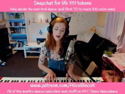 AliceBiscuit MFC cam porn videos on leakfanatic.com