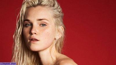 Alexa Reynen tender topless blonde on leakfanatic.com