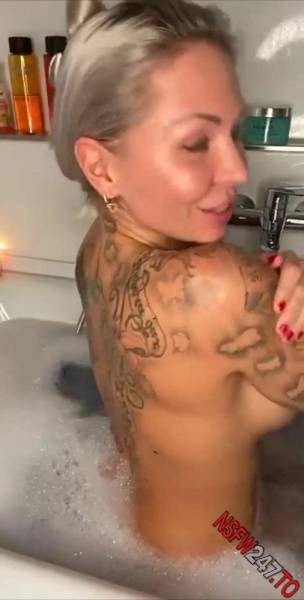 Barbie Brilliant bathtub show snapchat premium porn videos on leakfanatic.com