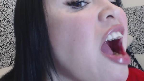 Princessdi ice crushing mouth fetish XXX porn videos on leakfanatic.com