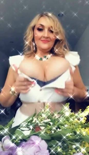 Busty Milf OnlyFans Big Tits Bouncing Porn Video on leakfanatic.com