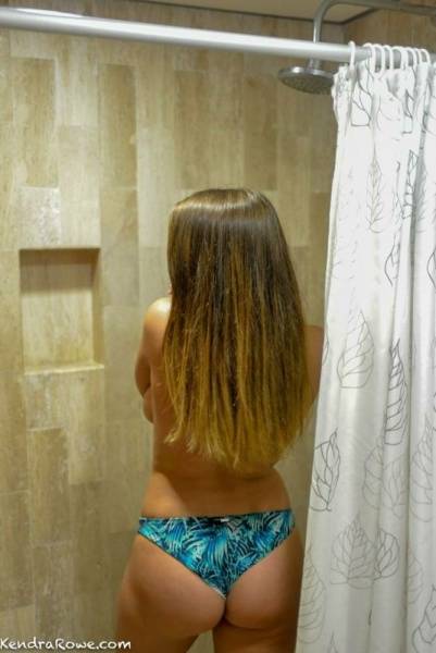 Kendra Rowe (cassiebbyxo, kendraarowe) Nude OnlyFans Leaks (5 Photos) on leakfanatic.com