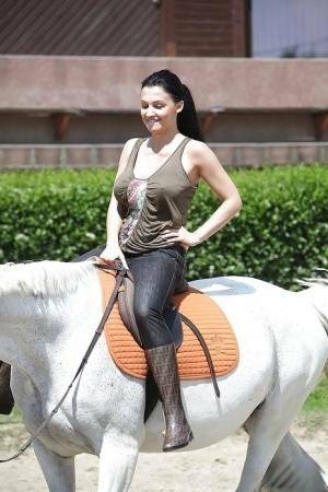 Pornstar Aletta Ocean is riding a horse outdoor in glasses on leakfanatic.com