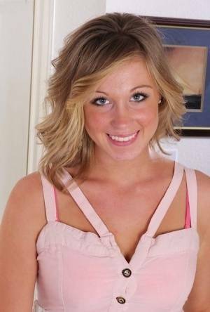 Smiling coed Ashley Jones gets naked for the very first time on leakfanatic.com