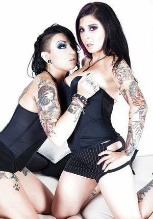 Goth models play with their tatted tight bodies and pussies on leakfanatic.com