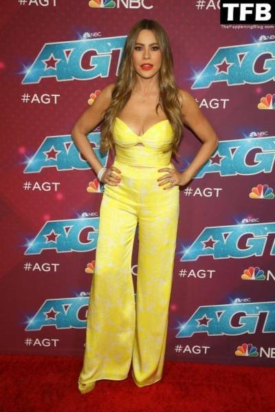 Sofi­a Vergara Flaunts Her Cleavage at the Red Carpet of the 1CAmerica 19s Got Talent 1D Season 17 Live Show on leakfanatic.com