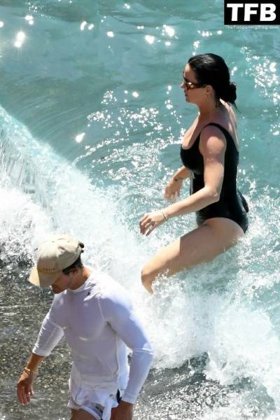 Katy Perry & Orlando Bloom Enjoy Their Summer Vacation on Positano on leakfanatic.com