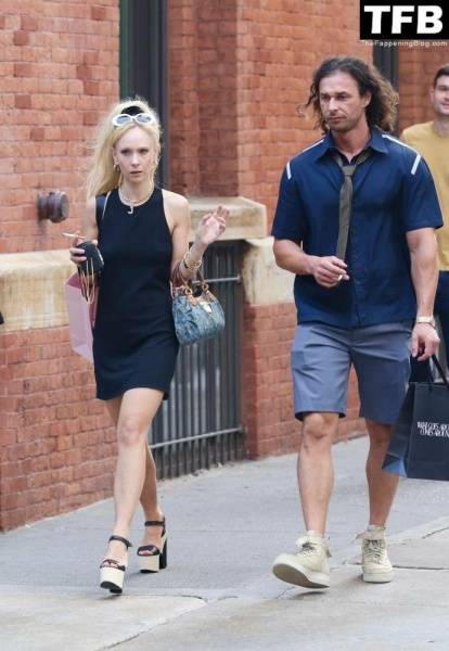 Juno Temple Holds Hands with Her Mystery Boyfriend in NYC on leakfanatic.com