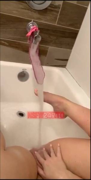 Maddy Oreilly bathtub water pleasure snapchat premium xxx porn videos on leakfanatic.com